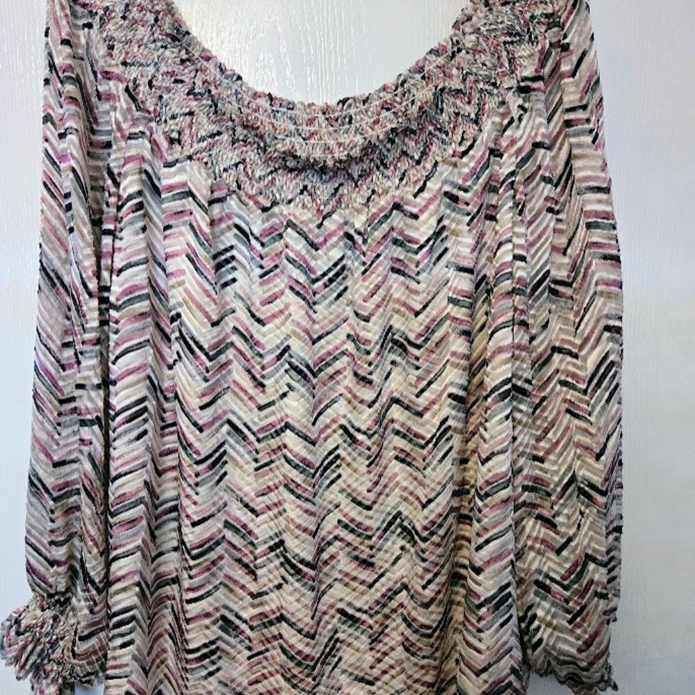 White House Black Market zig zag top NWOT‎ Size XL